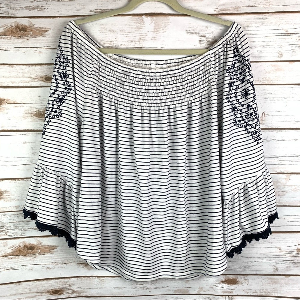 Black & white, peasant, bell sleeve w/floral embroidery detail, Maurices blouse